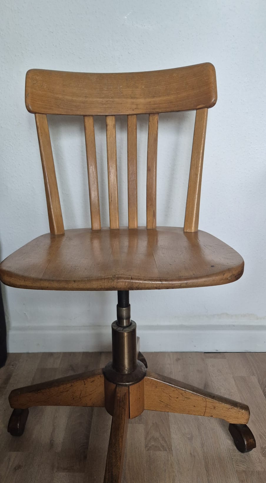drehbarer Holzstuhl Vintage‑Look - VollVoll